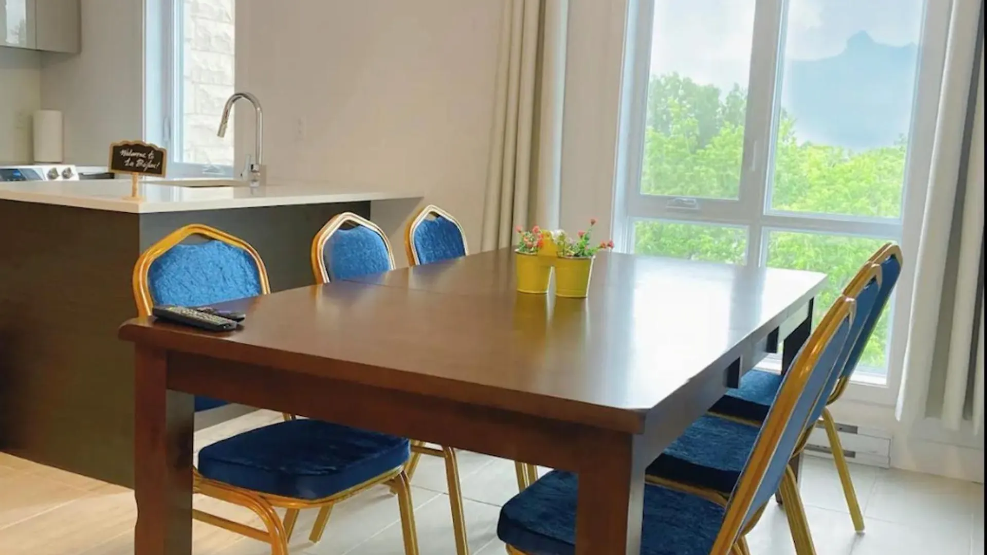 Апартаменты Le Bijou Airhome One Or Two Bedroom Suite Монреаль