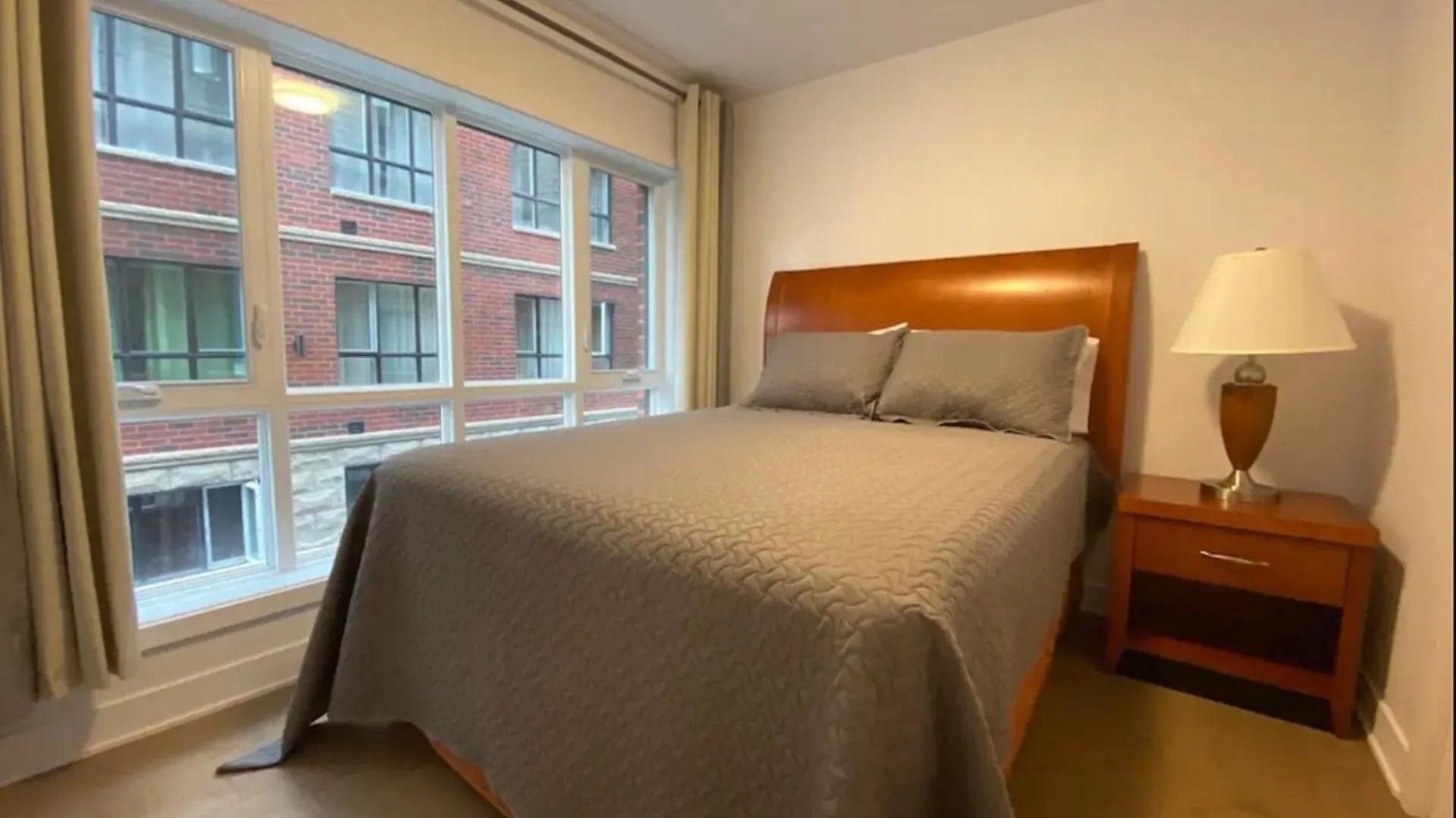 Le Bijou Airhome One Or Two Bedroom Suite Монреаль 0*,  Канада