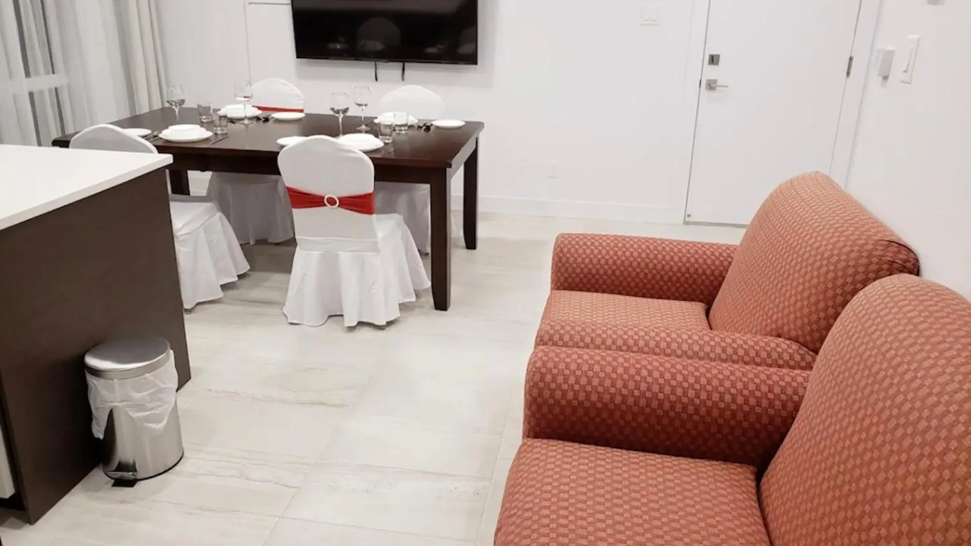 Апартаменты Le Bijou Airhome One Or Two Bedroom Suite Монреаль