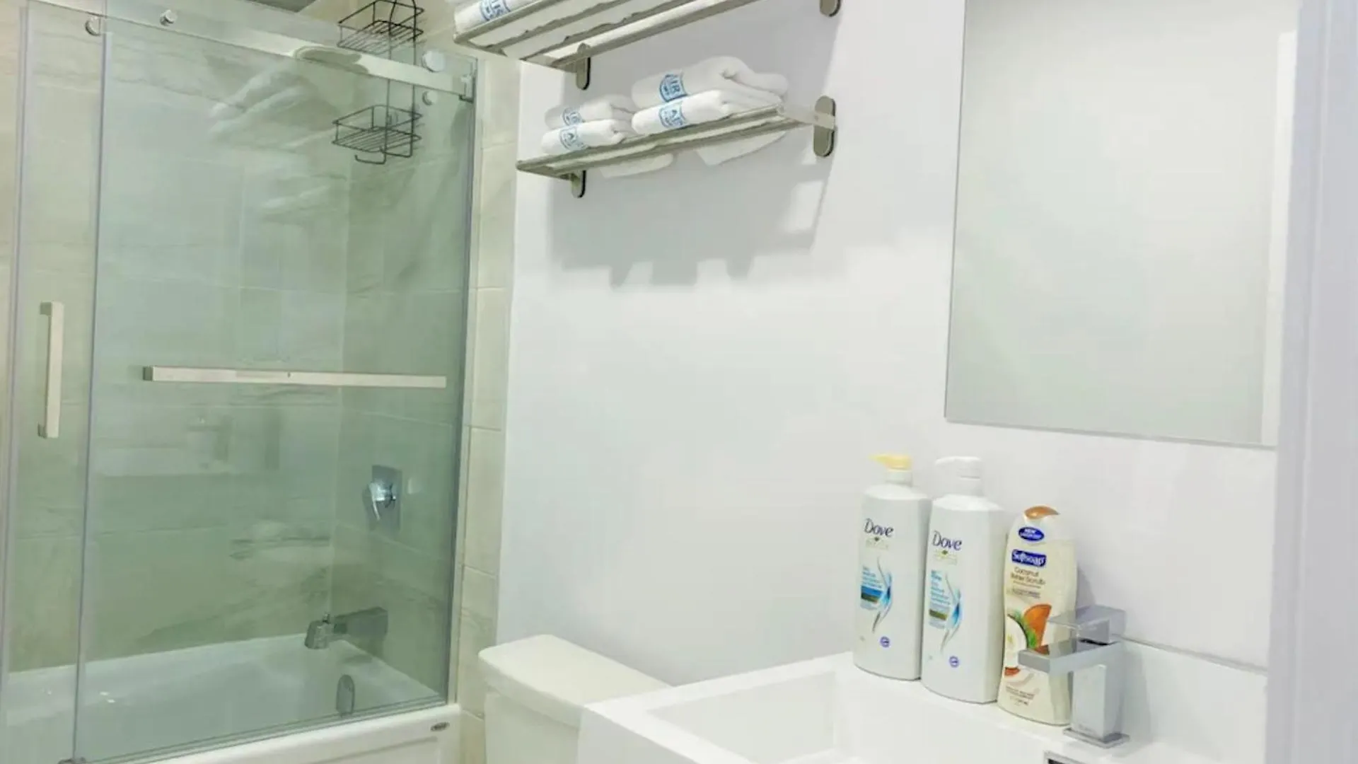 Апартаменты Le Bijou Airhome One Or Two Bedroom Suite Монреаль Канада