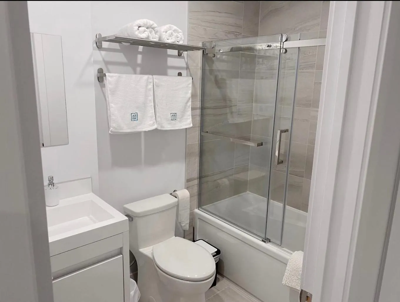 Le Bijou Airhome One Or Two Bedroom Suite Монреаль 0*,  Канада